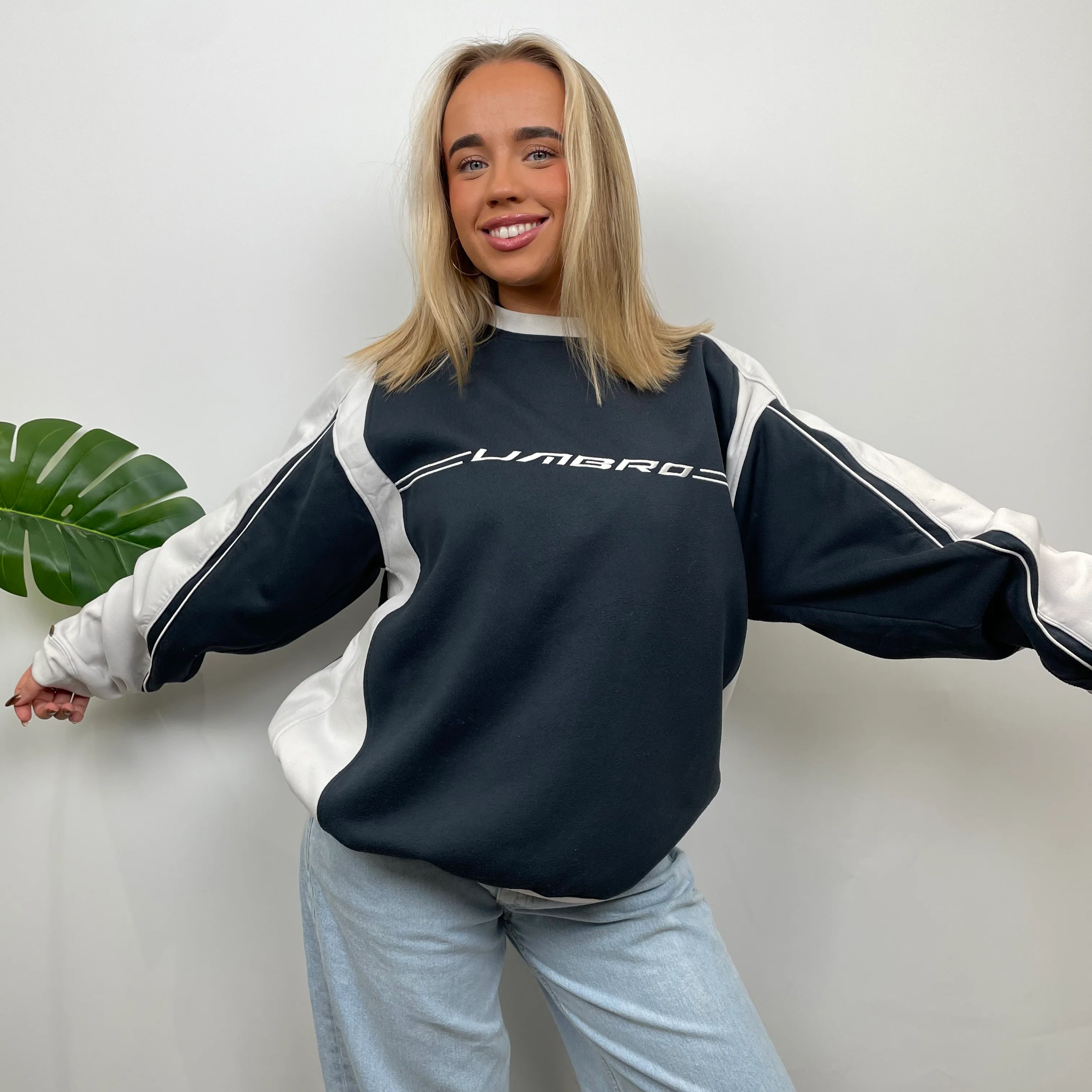 Umbro Black Embroidered Spell Out Sweatshirt (L) - Image 5
