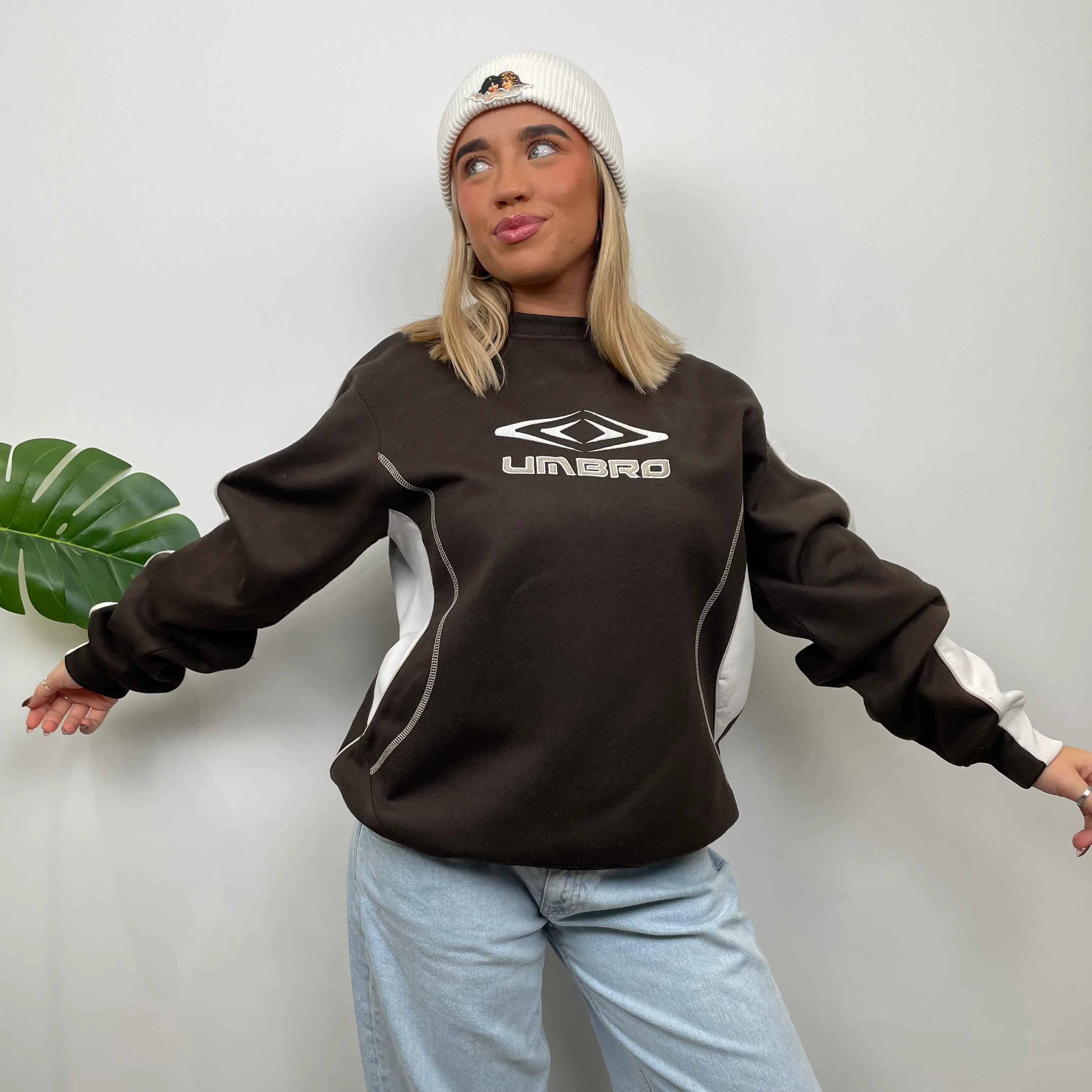 Umbro Brown Embroidered Spell Out Sweatshirt (M) - Image 7