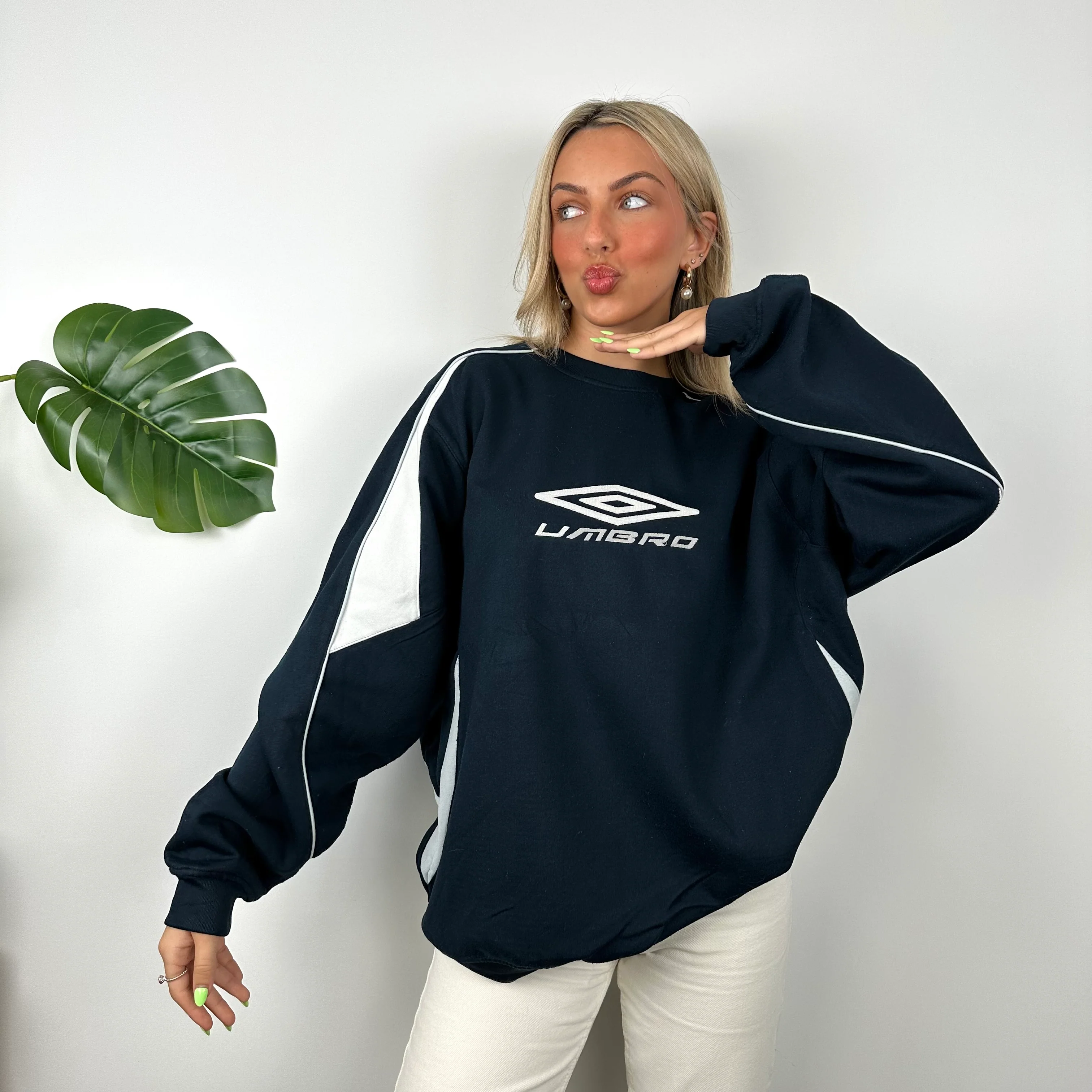 Umbro Navy Embroidered Spell Out Sweatshirt (XL)