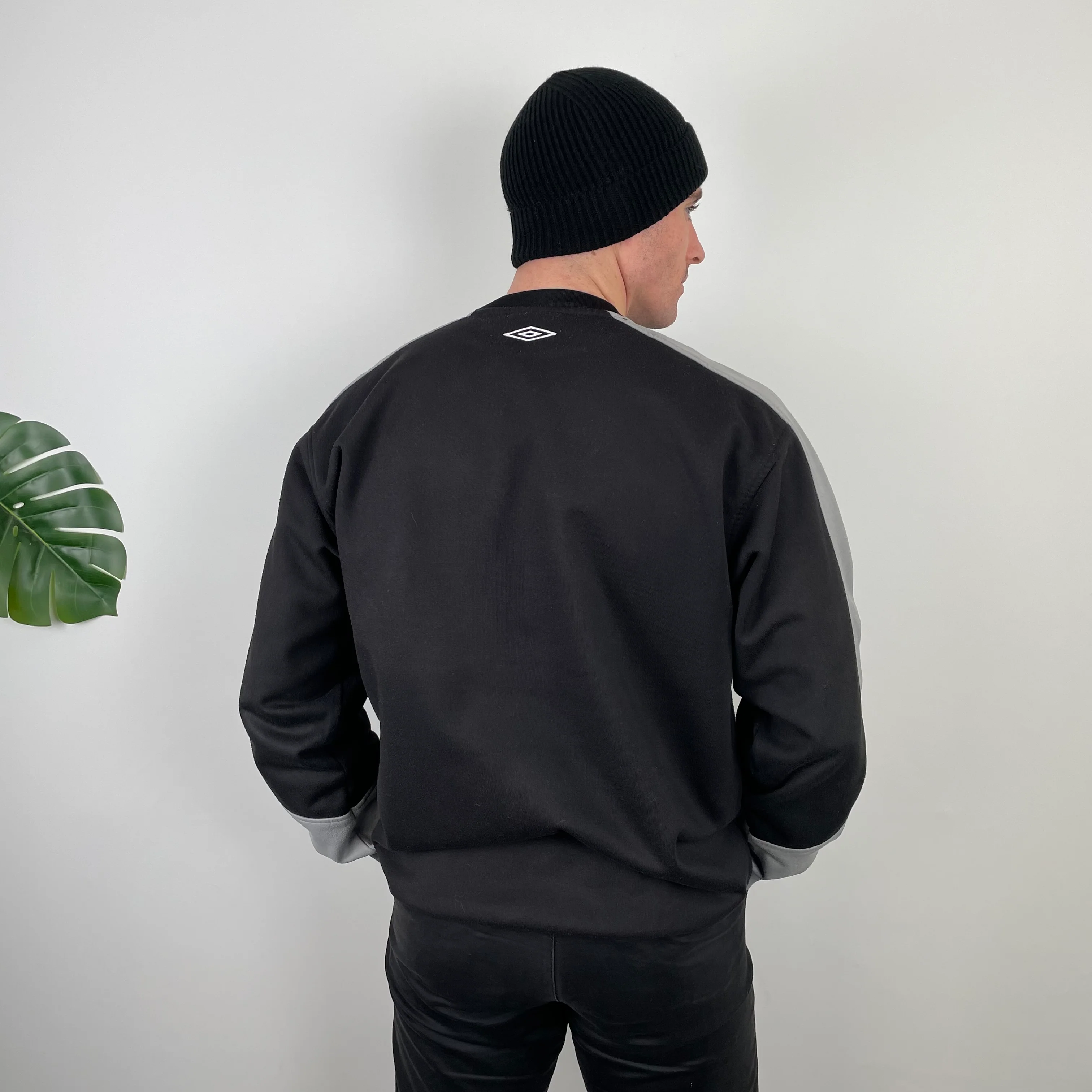 Umbro Black Embroidered Spell Out Sweatshirt (XL) - Image 10