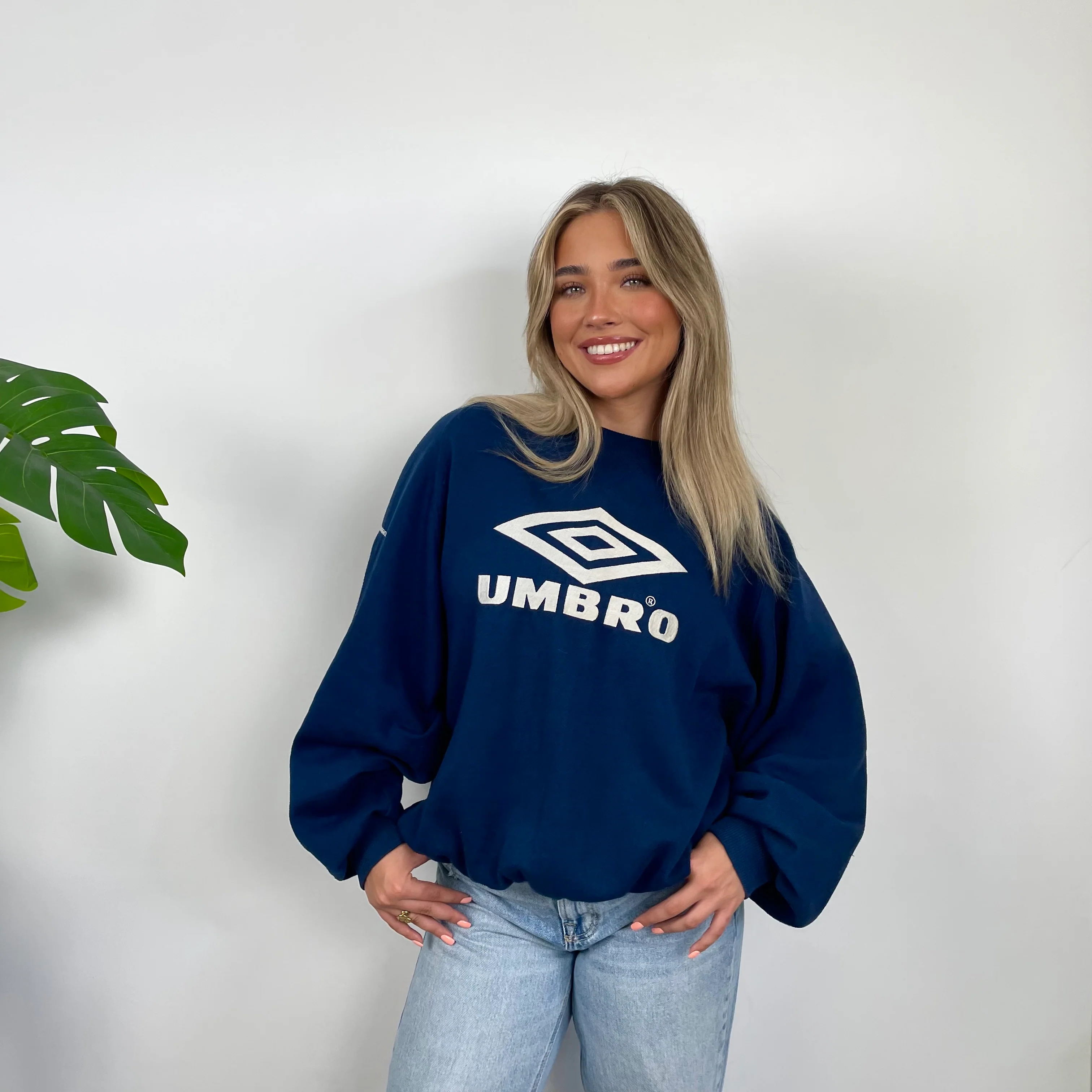 Umbro Navy Embroidered Spell Out Sweatshirt (M) - Image 3