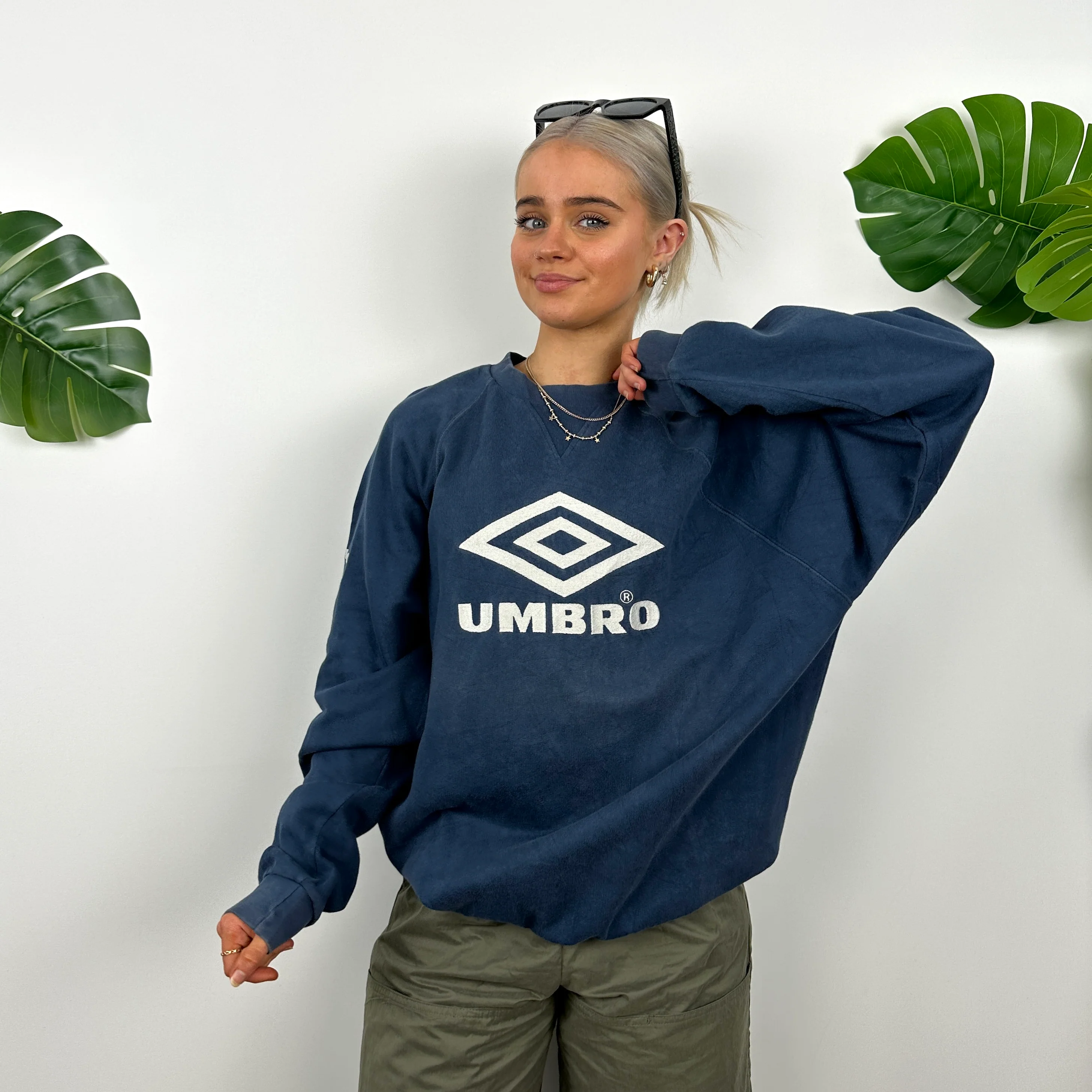 Umbro Navy Embroidered Spell Out Sweatshirt (M) - Image 3