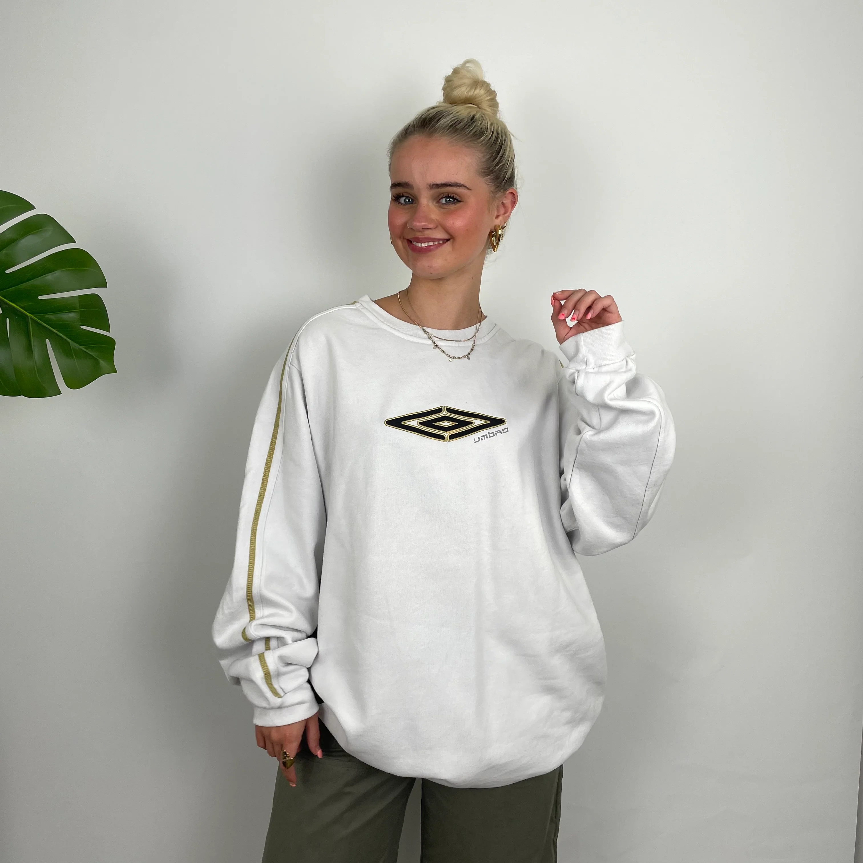 Umbro White Embroidered Spell Out Sweatshirt (XXL) - Image 2