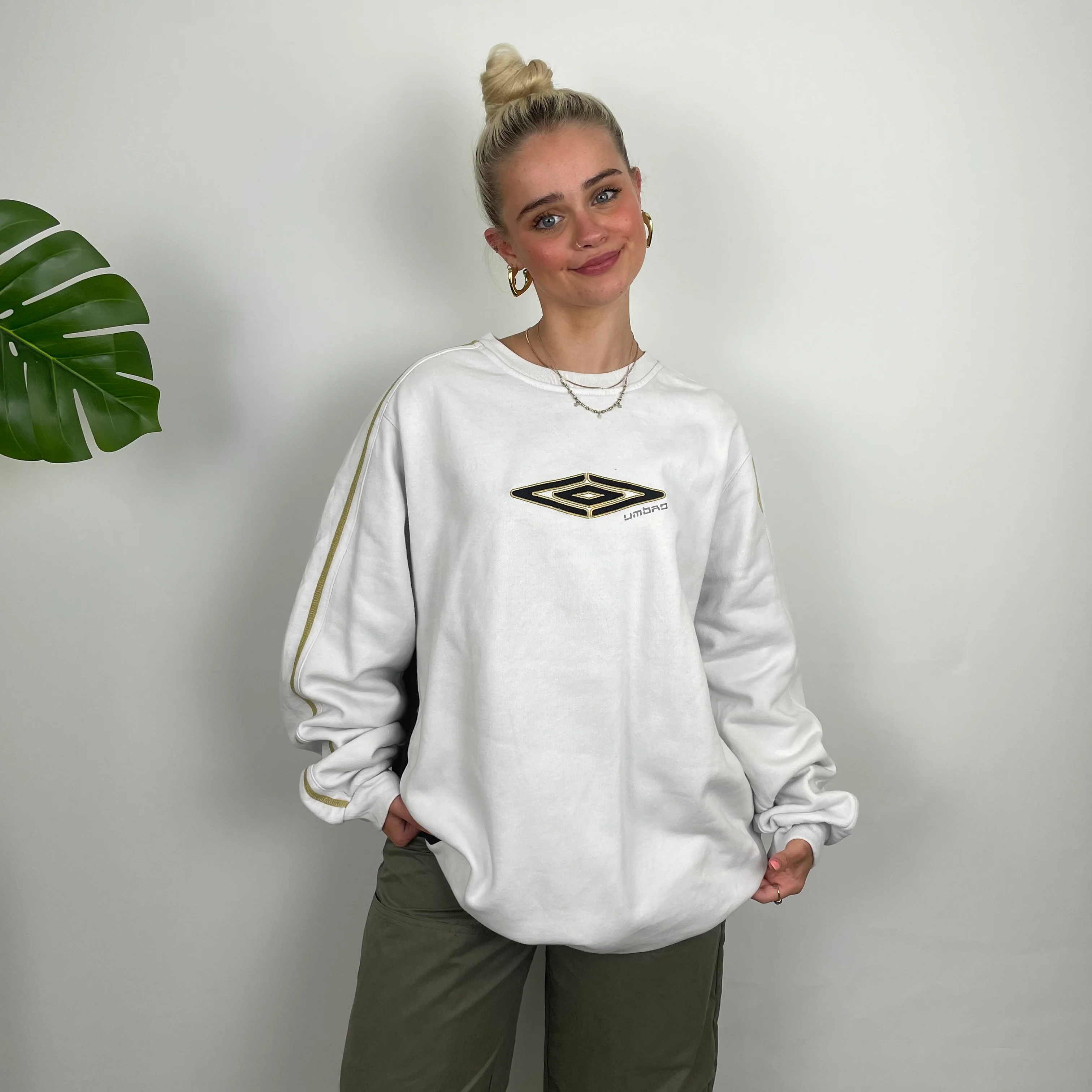 Umbro White Embroidered Spell Out Sweatshirt (XXL) - Image 3