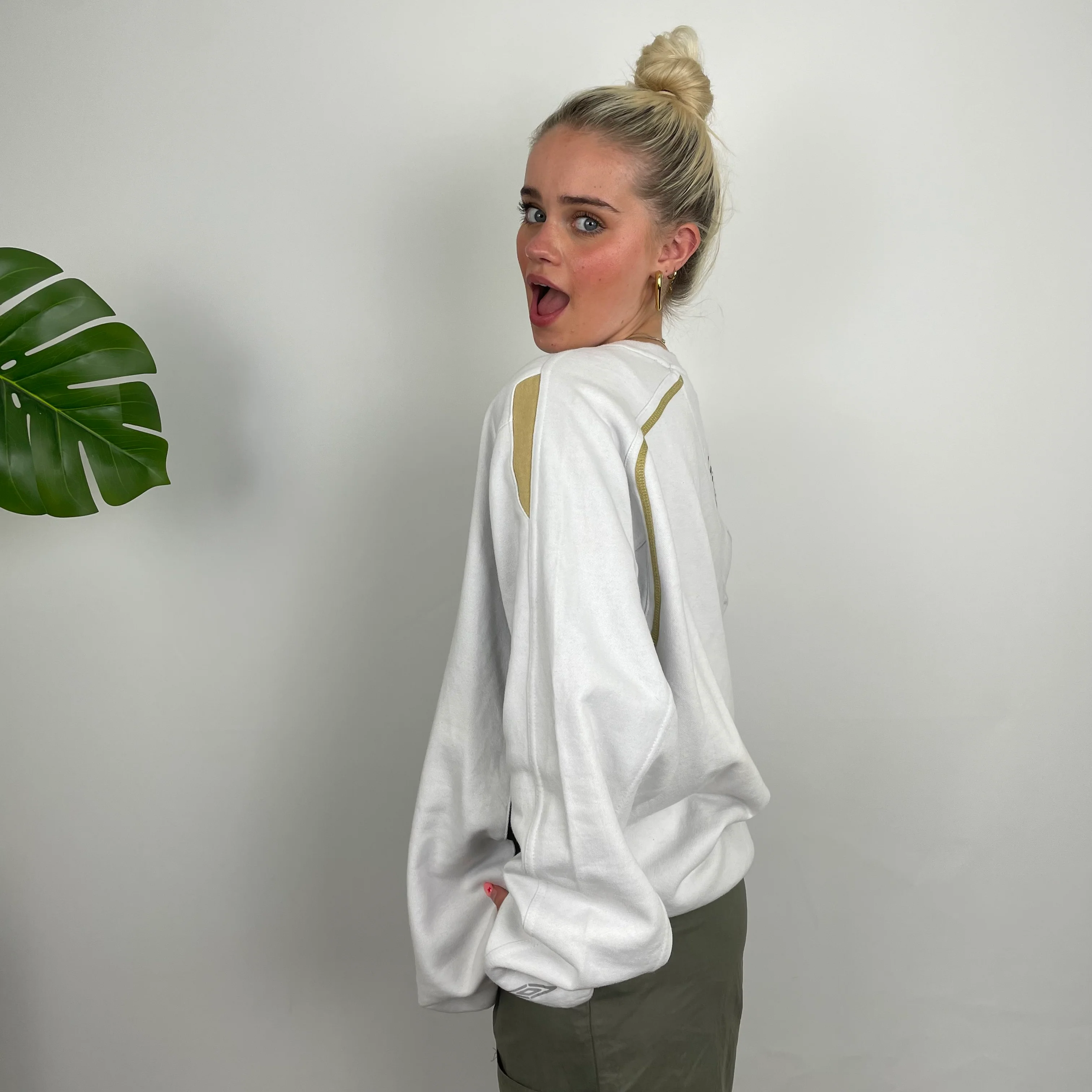 Umbro White Embroidered Spell Out Sweatshirt (XXL) - Image 4