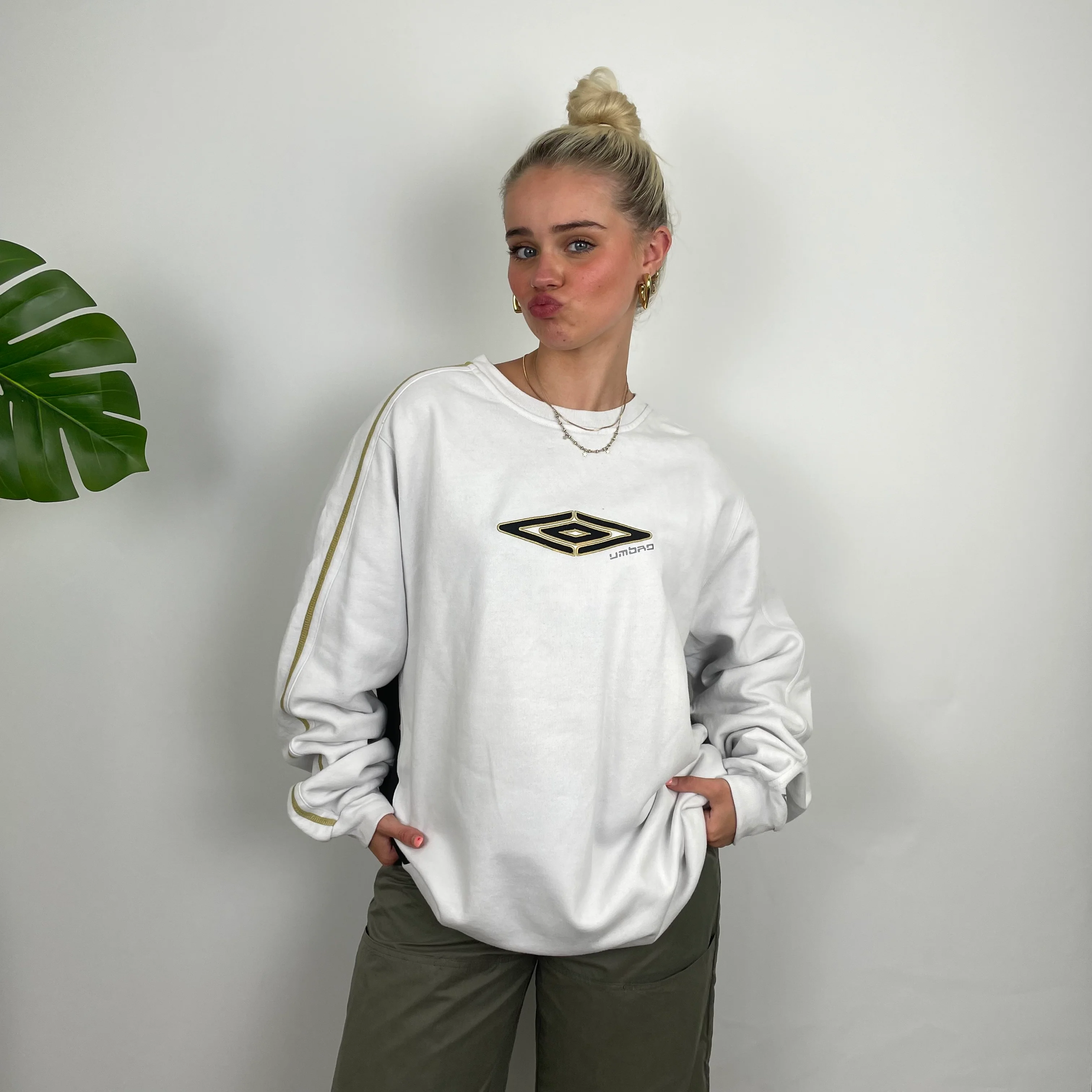 Umbro White Embroidered Spell Out Sweatshirt (XXL) - Image 6