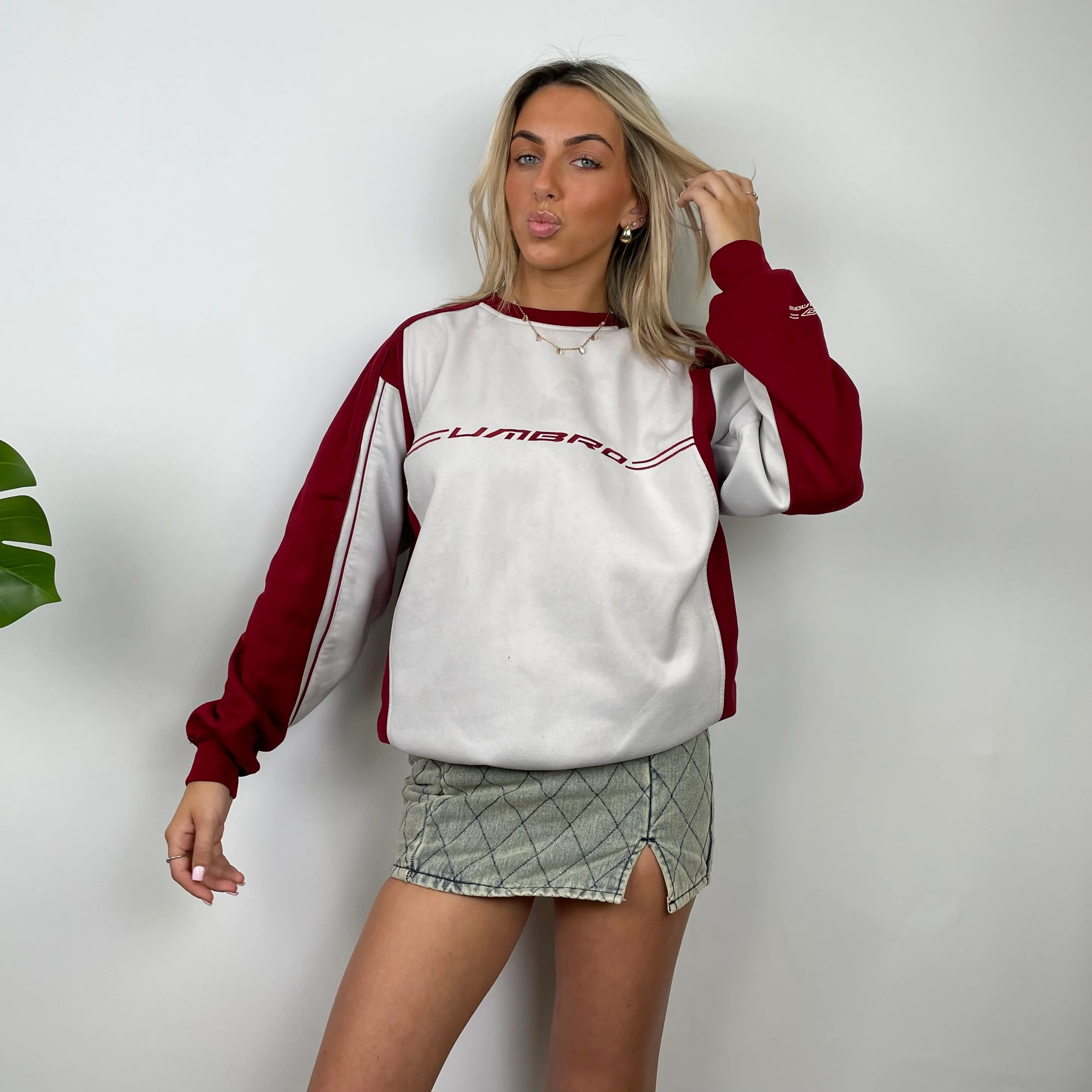 Umbro White Embroidered Spell Out Sweatshirt (M)