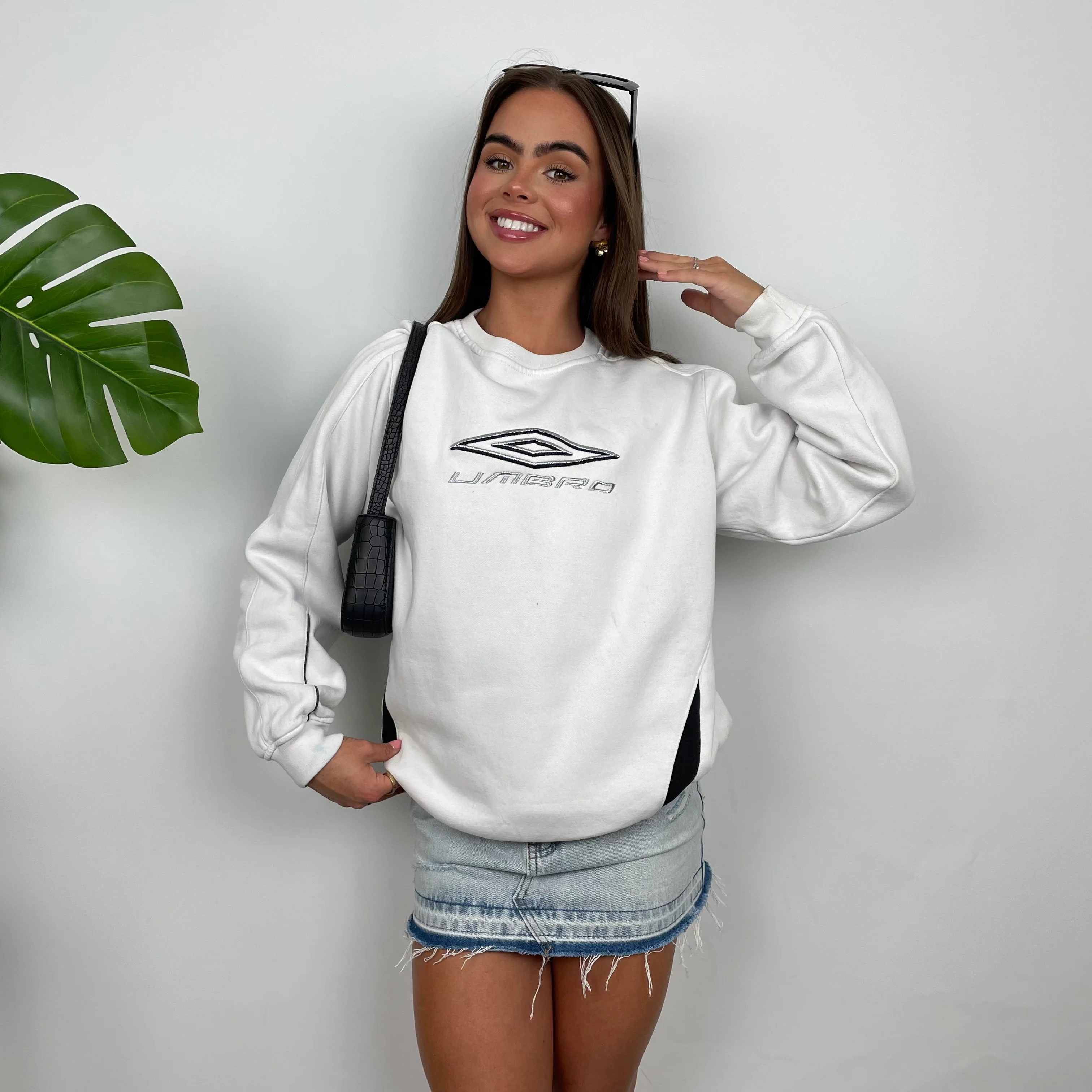 Umbro White Embroidered Spell Out Sweatshirt (M) - Image 2