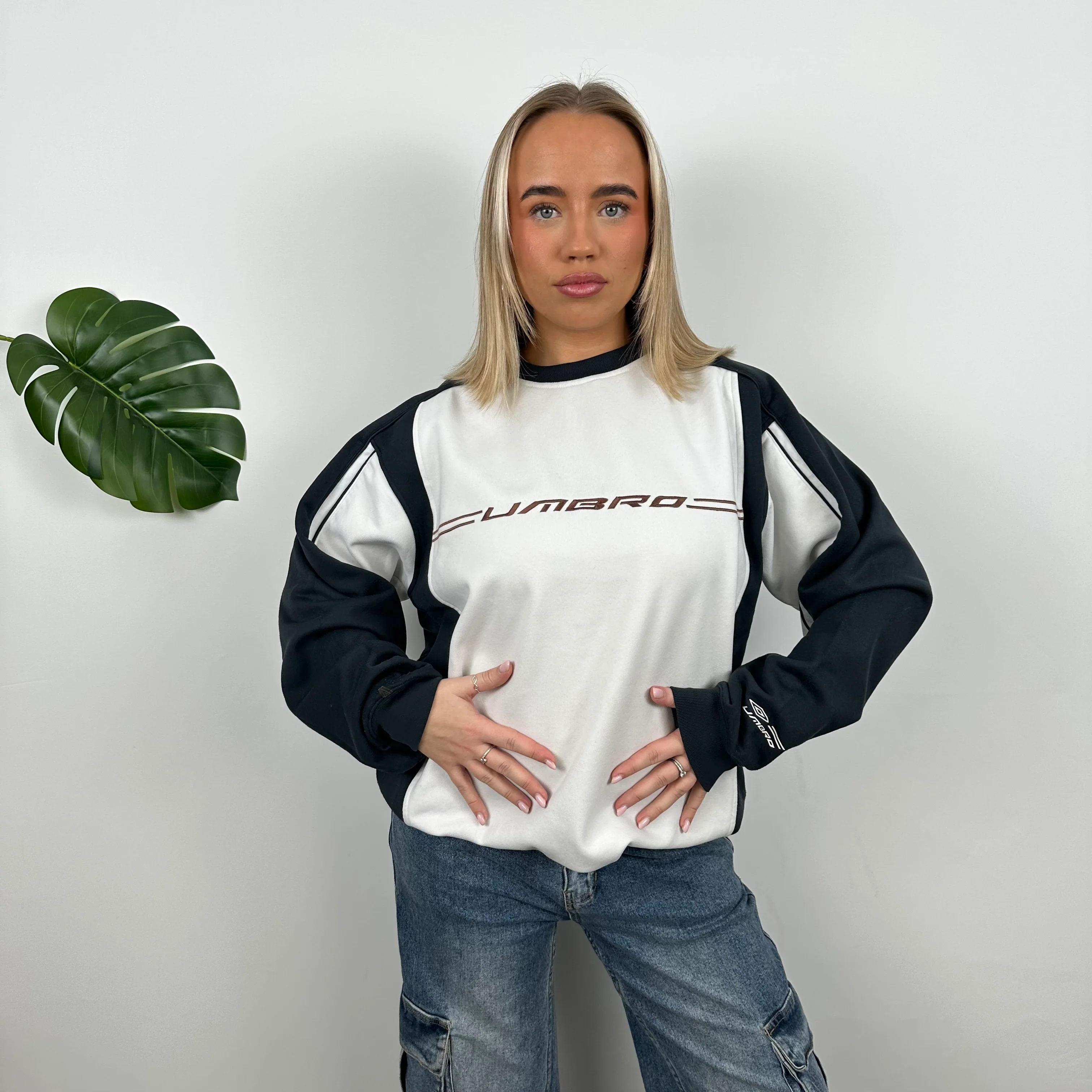 Umbro White Embroidered Spell Out Sweatshirt (L)