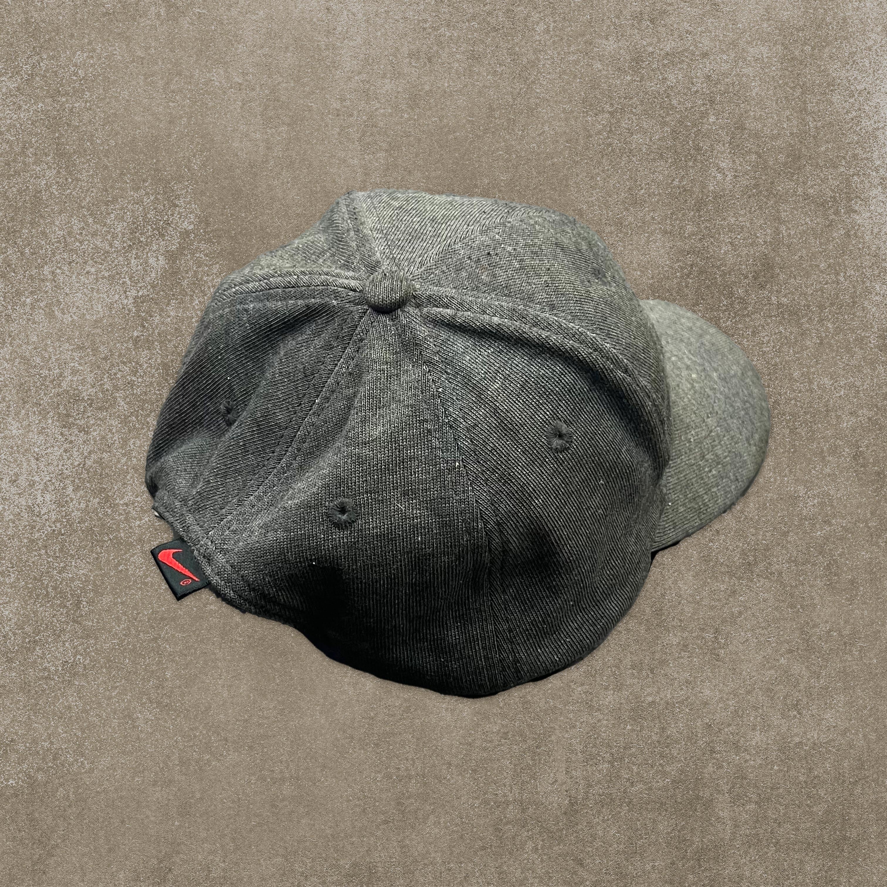 Nike RARE Grey Embroidered Swoosh Cap - Image 3