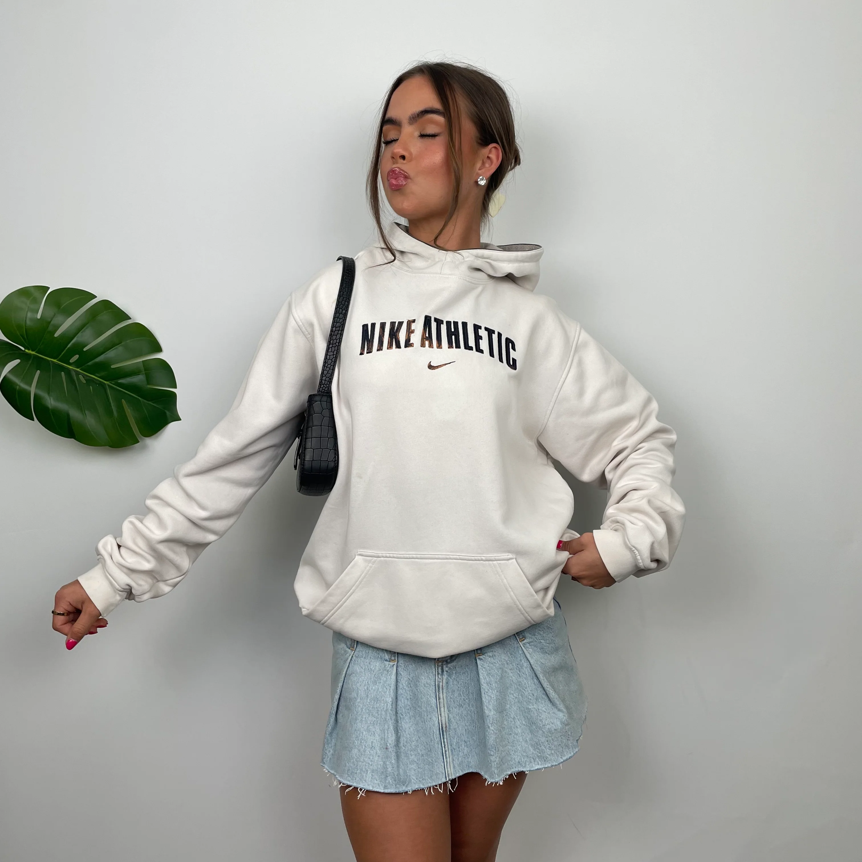 Nike Athletic White Embroidered Spell Out Hoodie (M) - Image 9