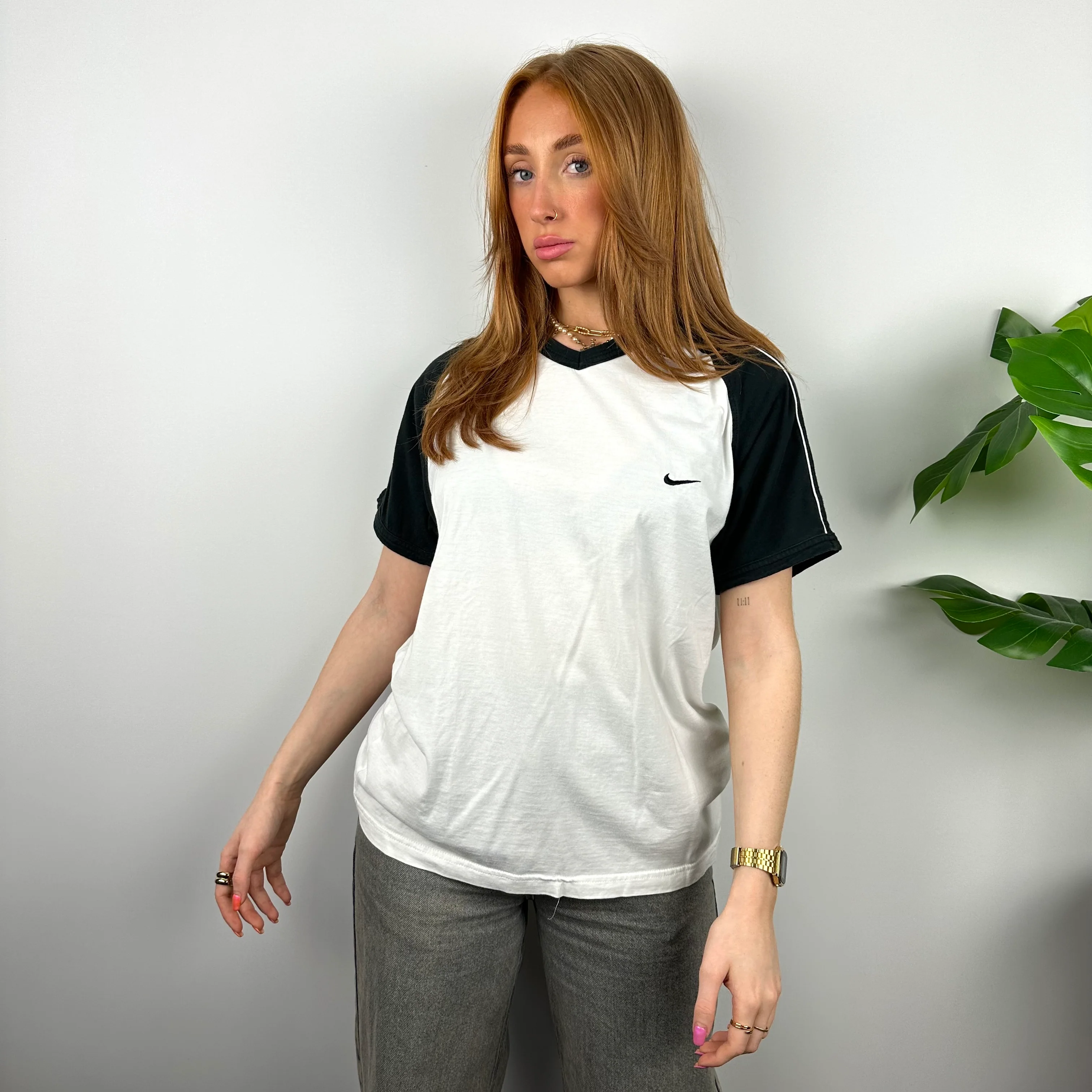 Nike RARE White Embroidered Swoosh T Shirt (M) - Image 4