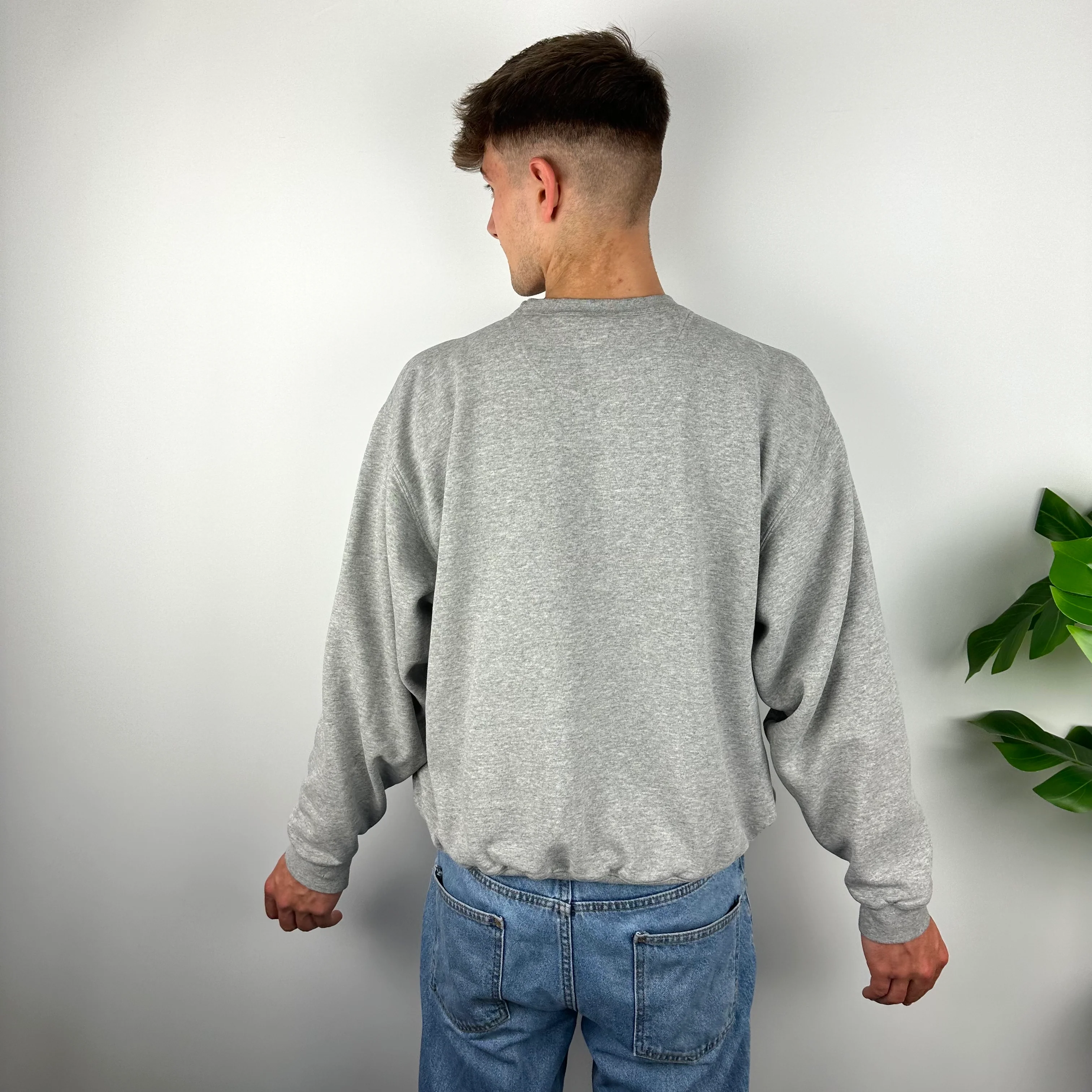 Nike X U Conn Athletics RARE Grey Spell Out Sweatshirt (L) - Image 6