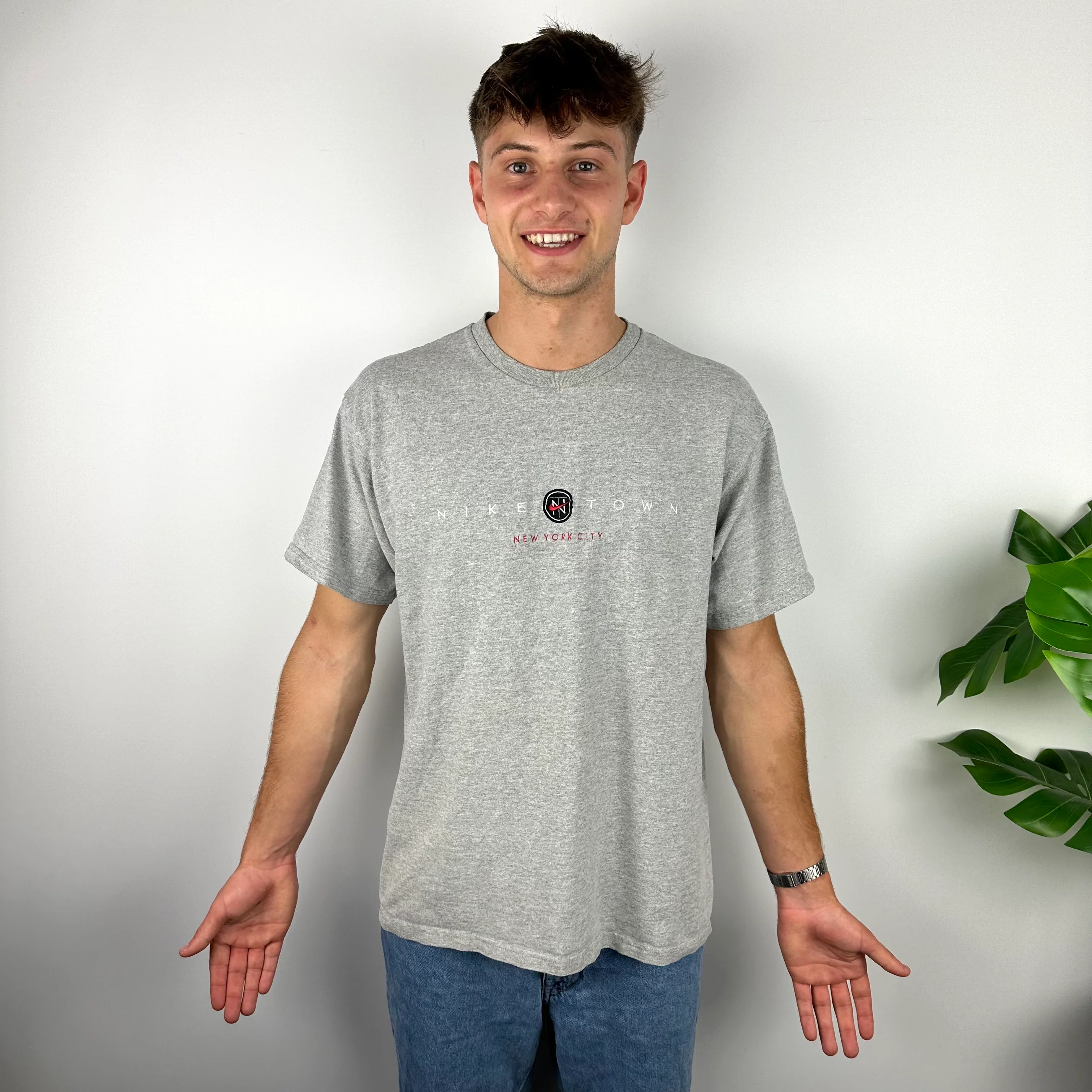 Nike Town New York Grey Embroidered Spell Out T Shirt (L) - Image 3