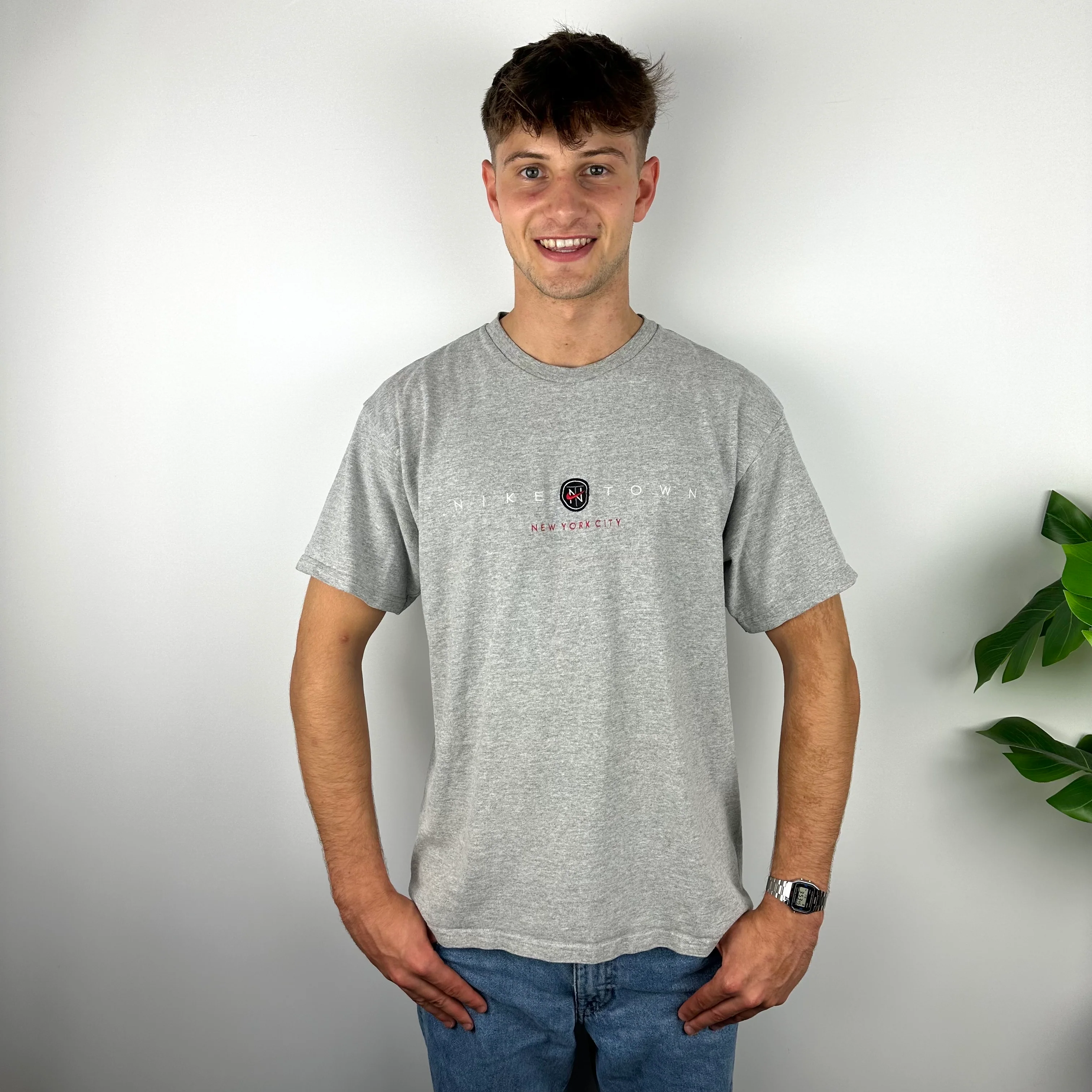 Nike Town New York Grey Embroidered Spell Out T Shirt (L) - Image 7