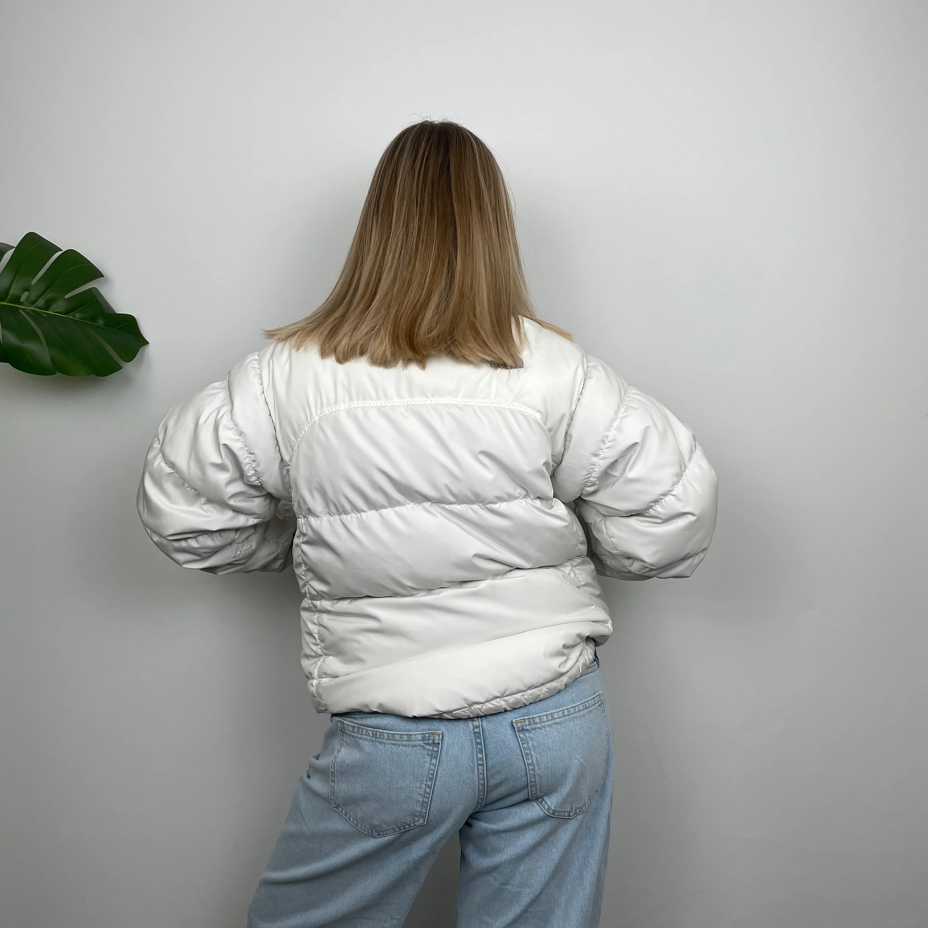 White North Face Puffer Jacket 700 (M) - Image 7