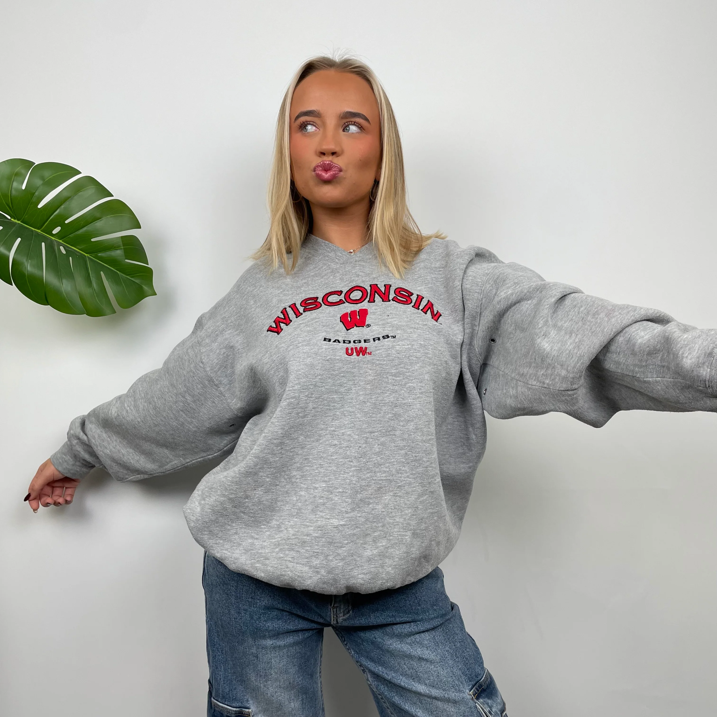 Wisconsin Badgers USA College Grey Embroidered Spell Out Sweatshirt (M) - Image 6