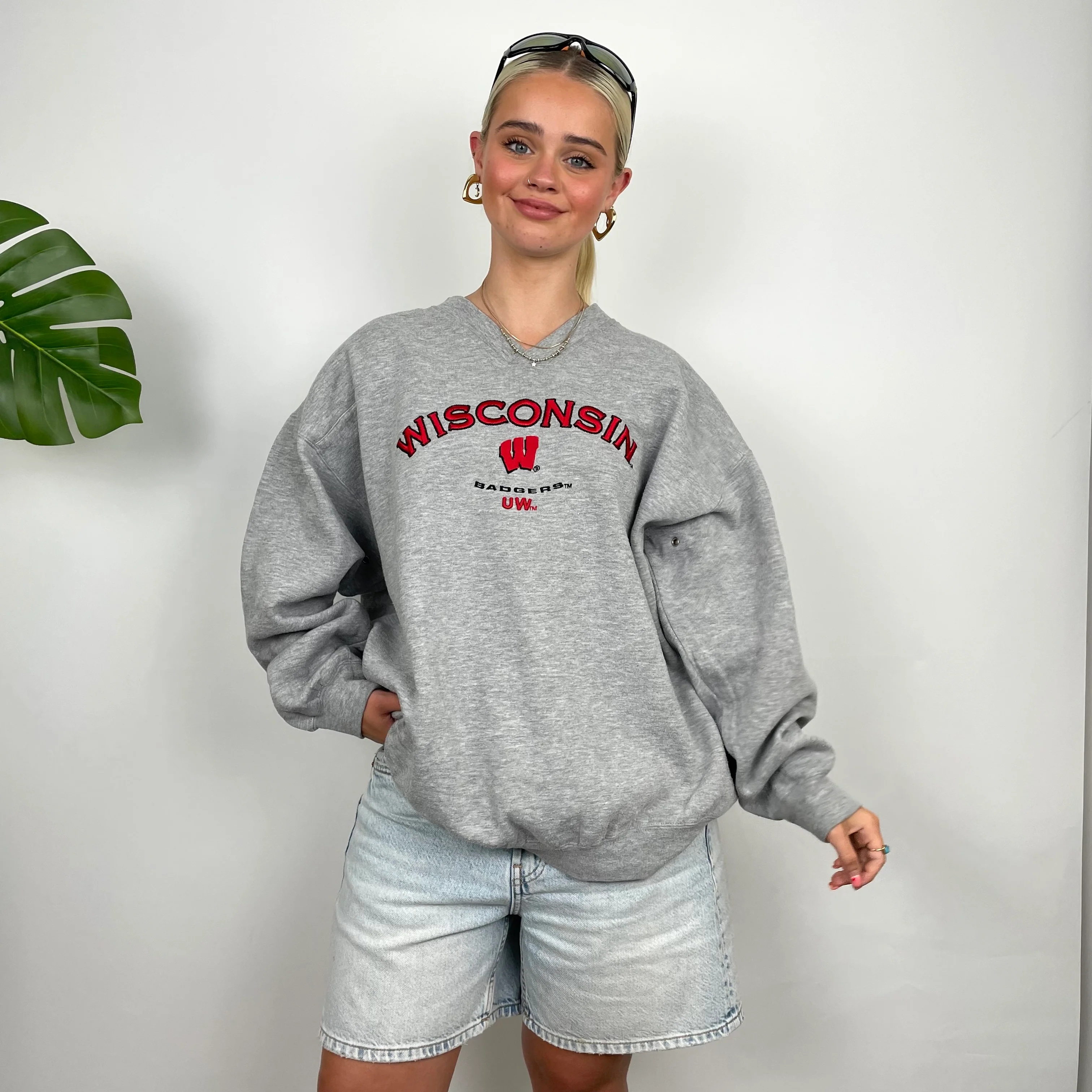 Wisconsin Badgers USA College Grey Embroidered Spell Out Sweatshirt (M) - Image 2