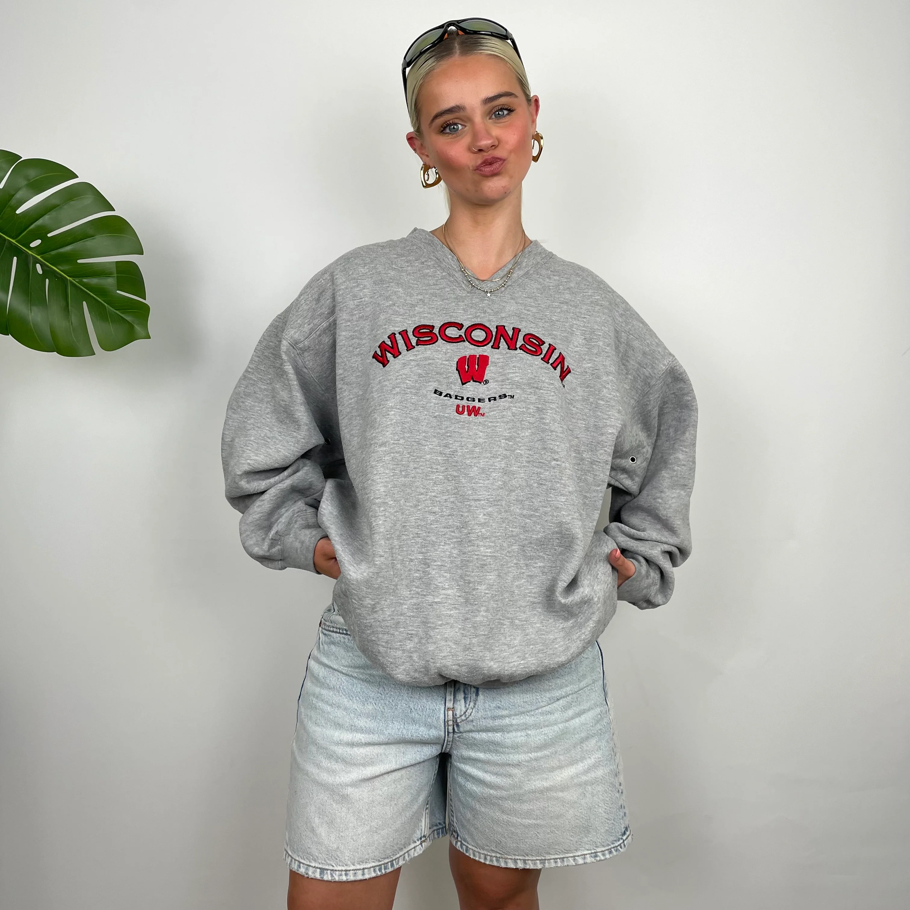 Wisconsin Badgers USA College Grey Embroidered Spell Out Sweatshirt (M) - Image 3