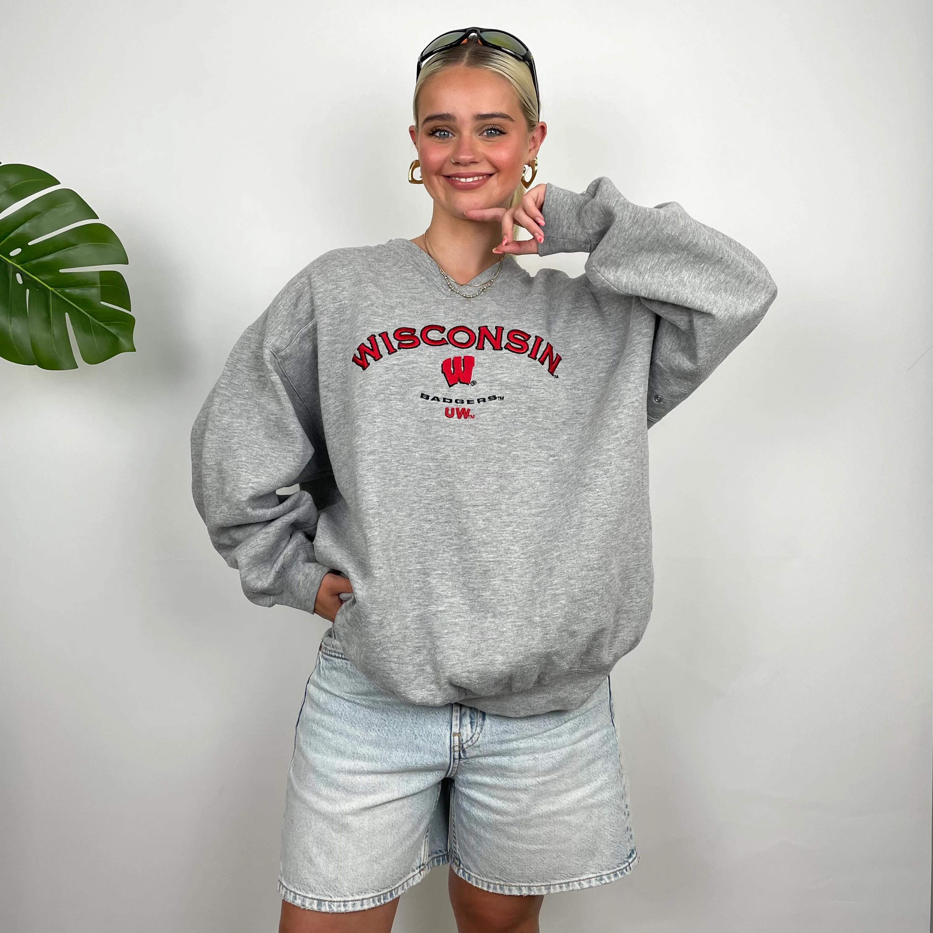 Wisconsin Badgers USA College Grey Embroidered Spell Out Sweatshirt (M) - Image 6
